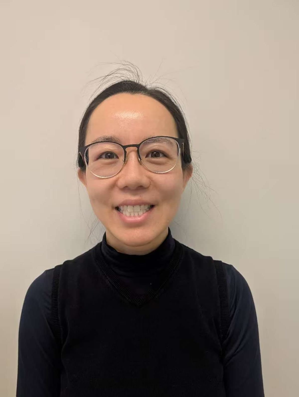 Professional portrait of Lea Zhou, registered early childhood educator (RECE) at Garderie Ami Câlin in Aylmer, Gatineau.